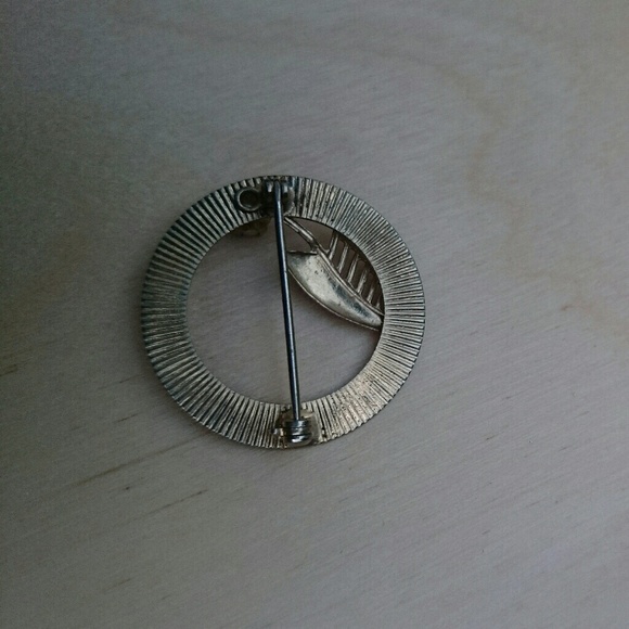 Ruffled Gold with Pearl 1! - Picture 2 of 4